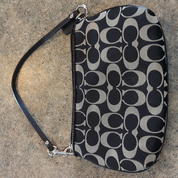 Coach wristlet - Picture 4 of 4